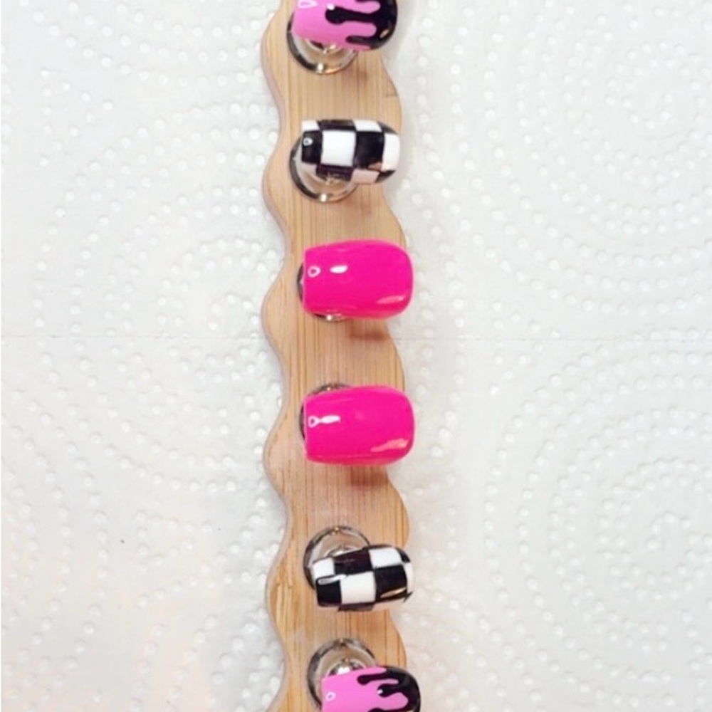 Hard gel nails - Picture 2 of 3